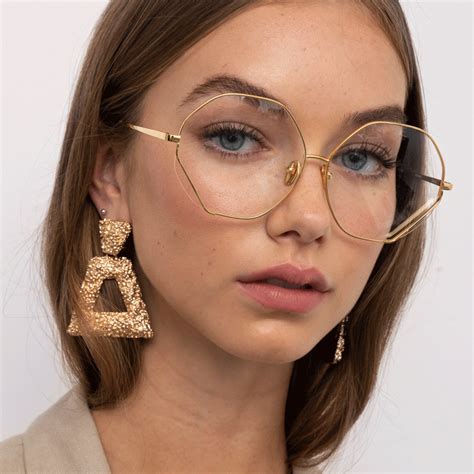 hexagonal glasses for round face.